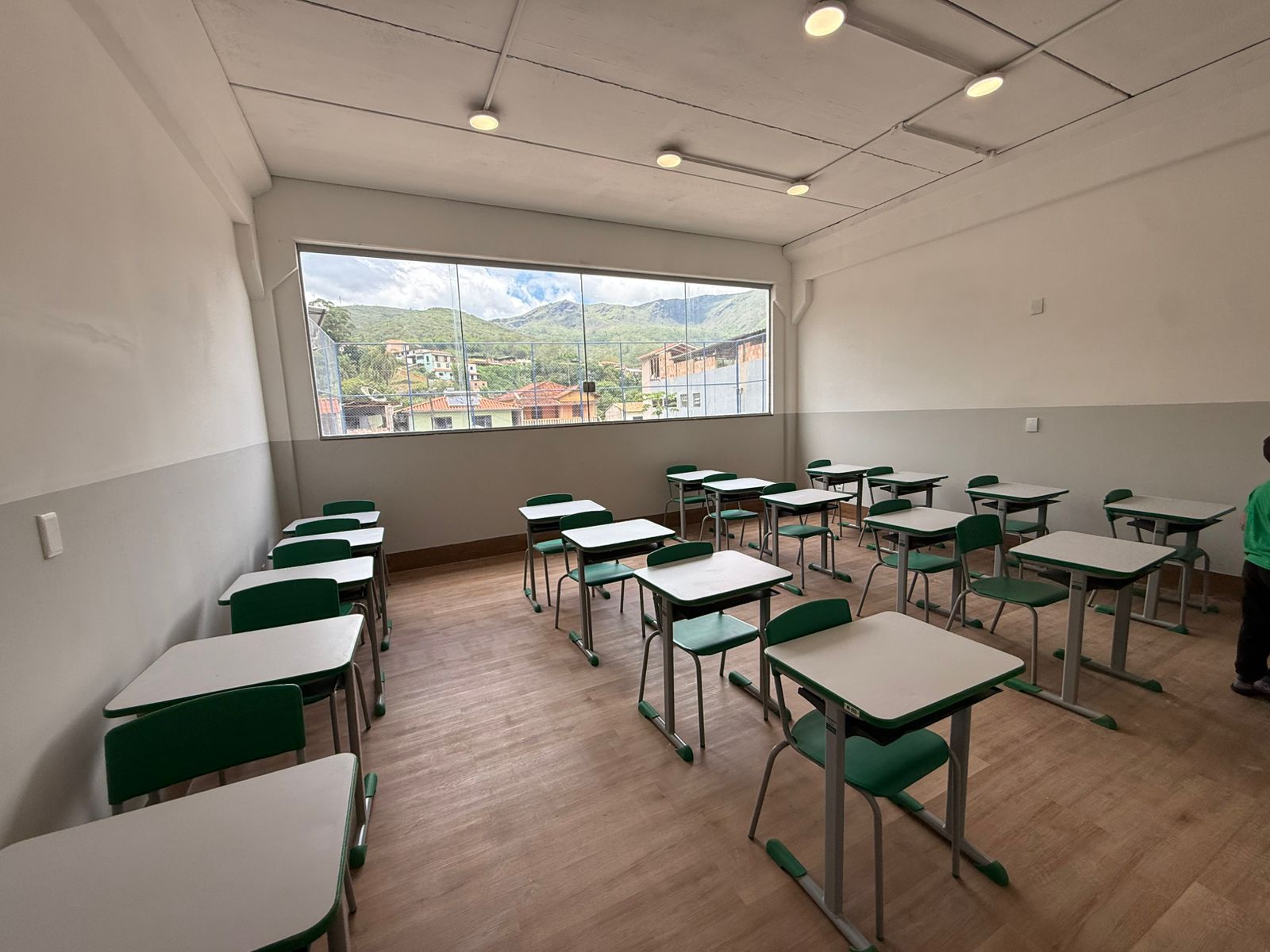 Nova escola de Passagem de Mariana é entregue